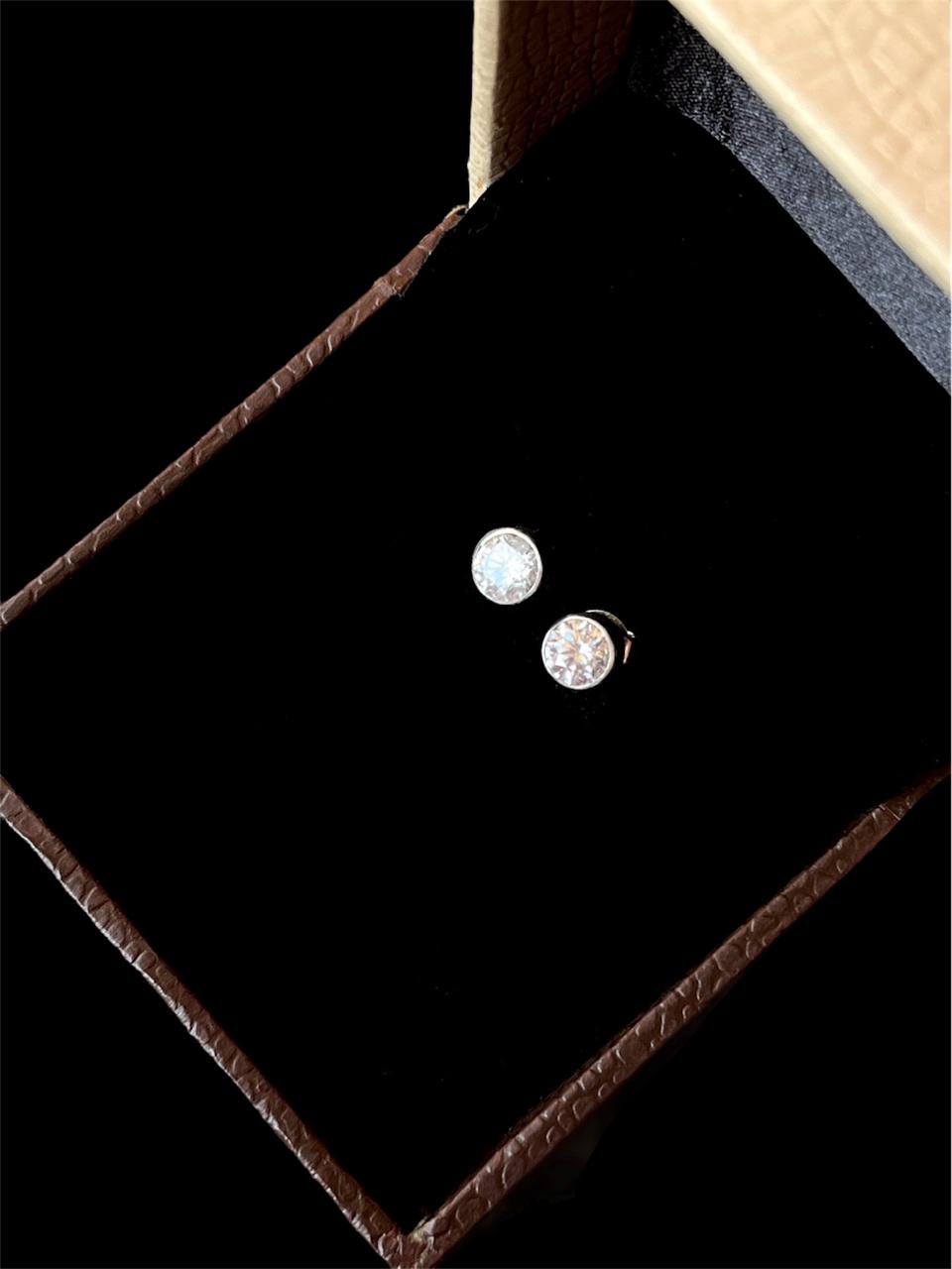 AD Stone 92.5 Silver Round Stud Earring