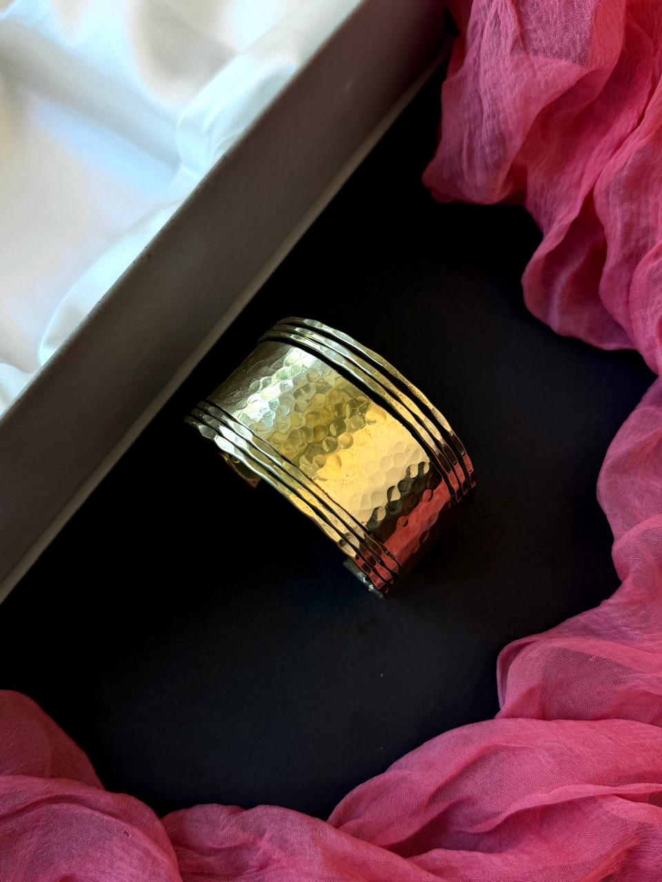 Golden Trendy Openable Kada (1pc)