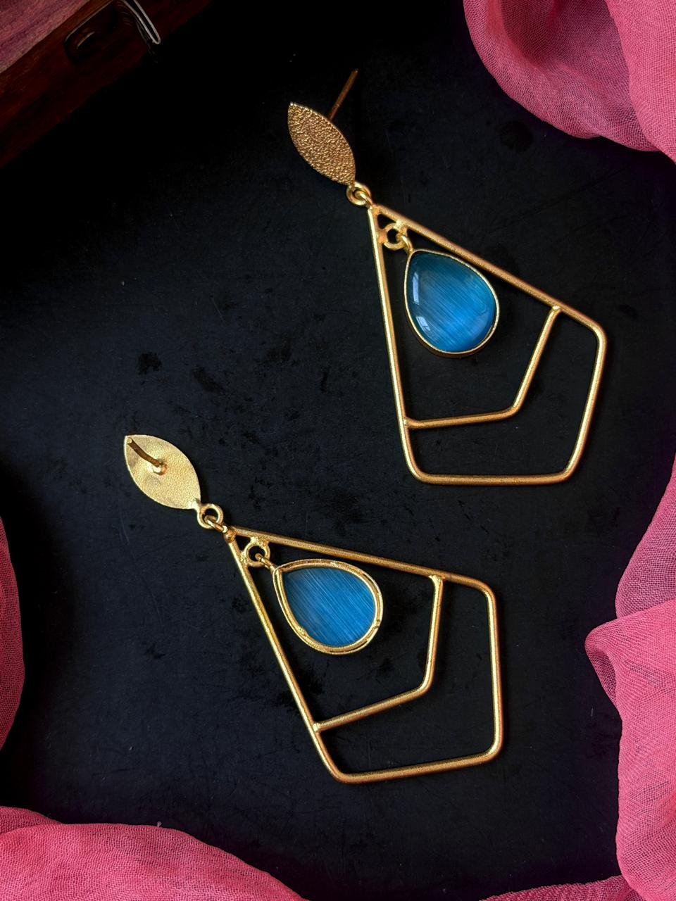 Monalisa Stone Geometrical Golden Earring