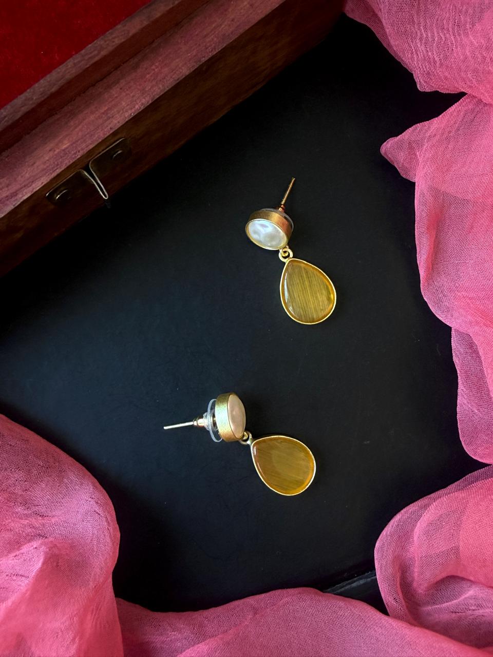 Monalisa Stone Shell Pearl Necklace with Earring set