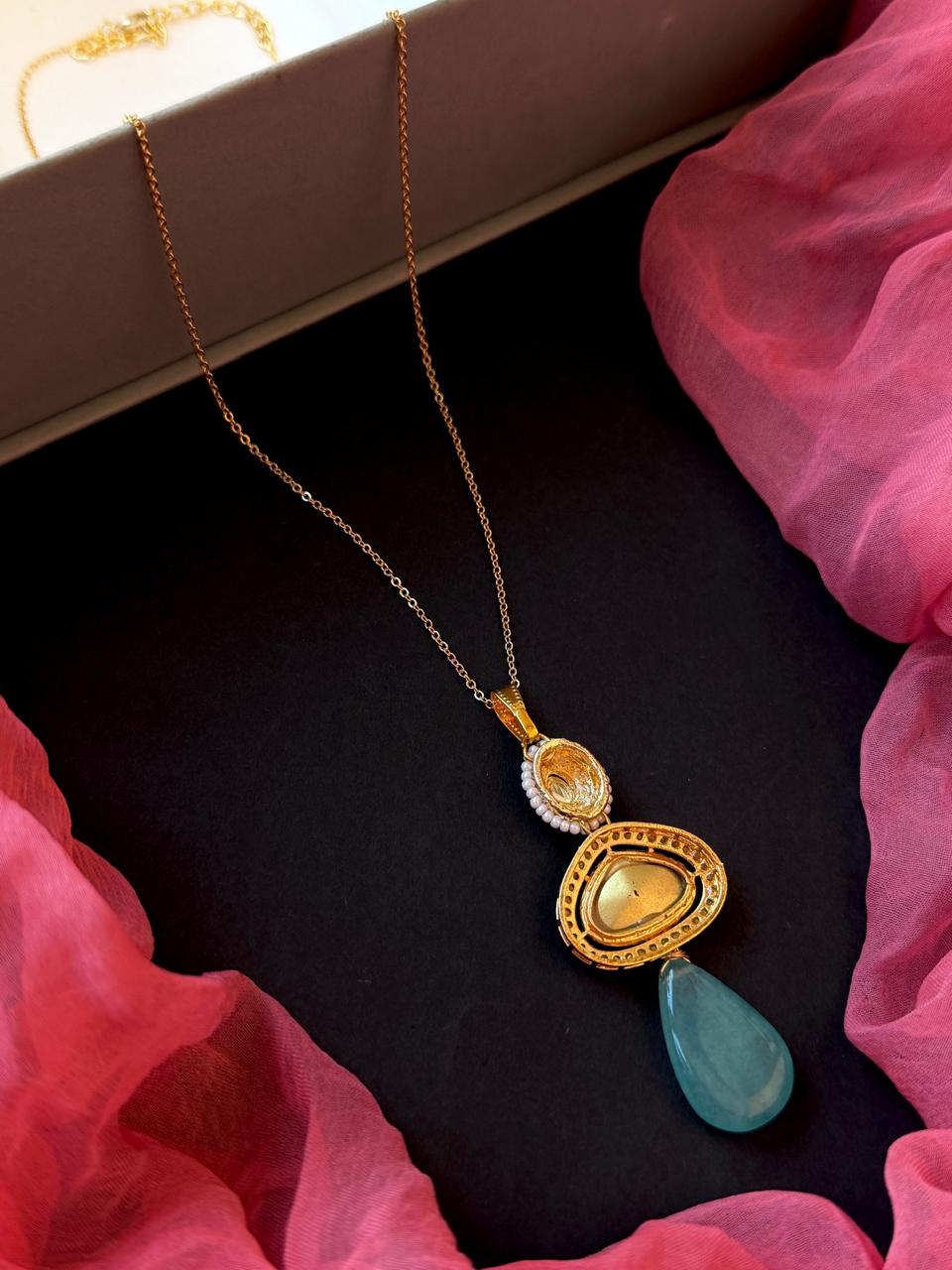 Kundan with Stone Pendant Chain Necklace and Kundan Earring set