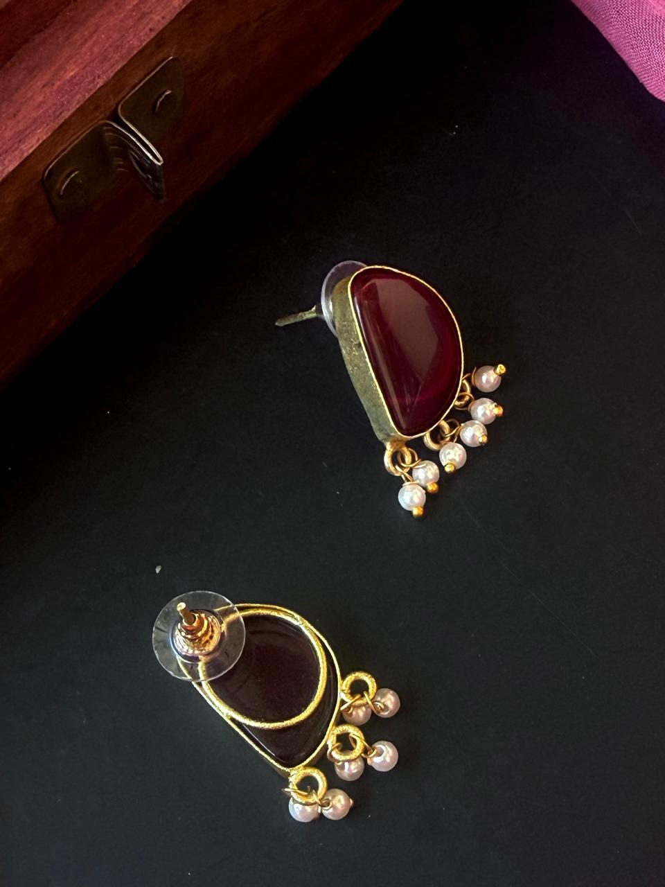 Monalisa Stone Stud Golden Earring