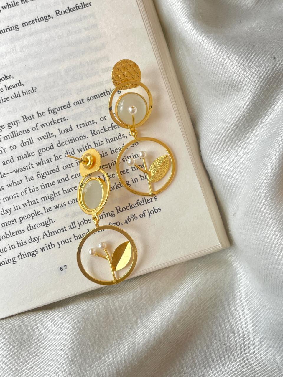 Monalisa Stone Golden Leaf Pearl Earring