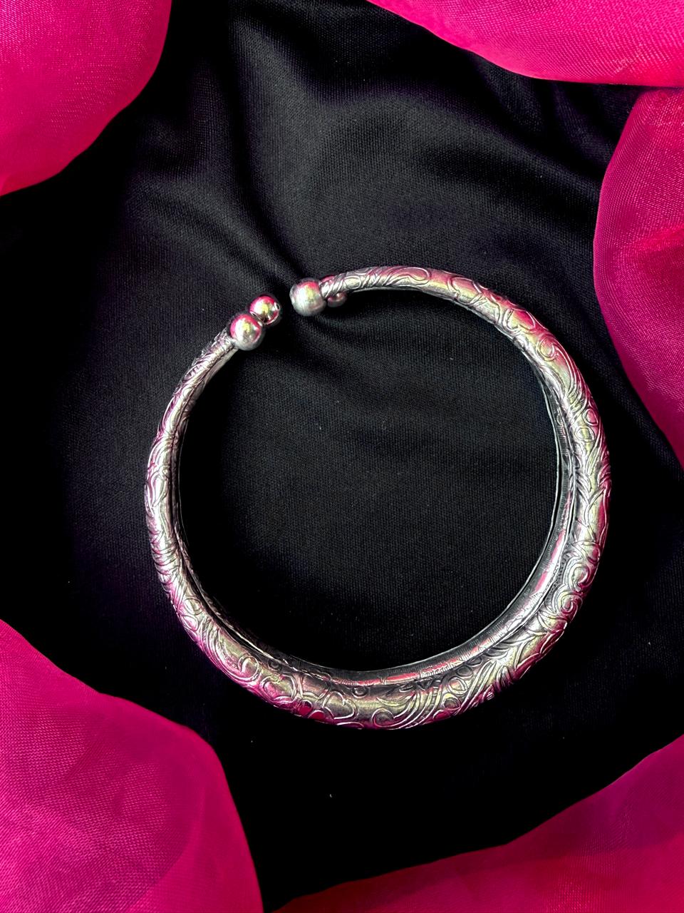 Oxidized Floral Print Anklet set