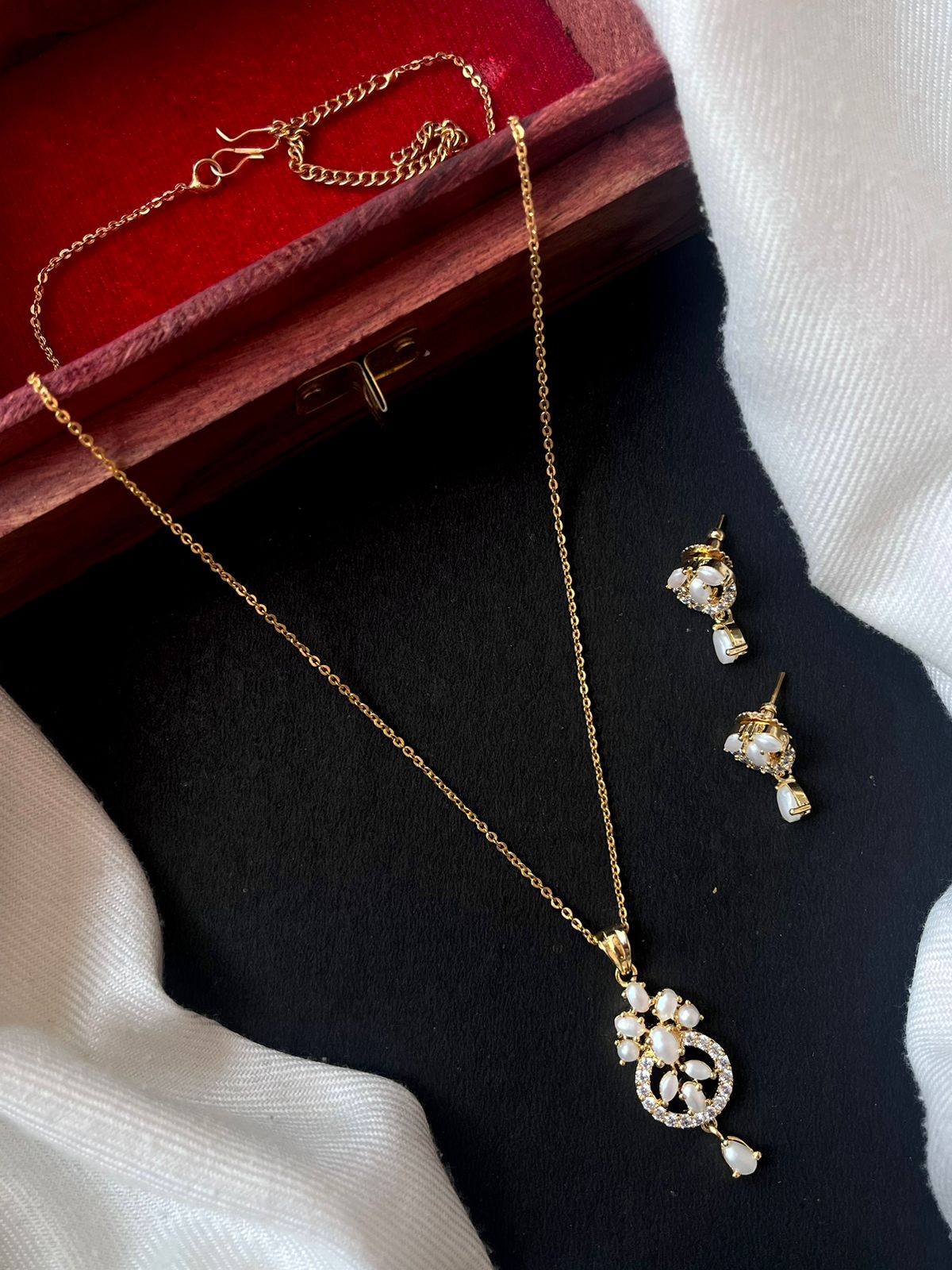 AD stone with Pearl Pendant Necklave with Earring set