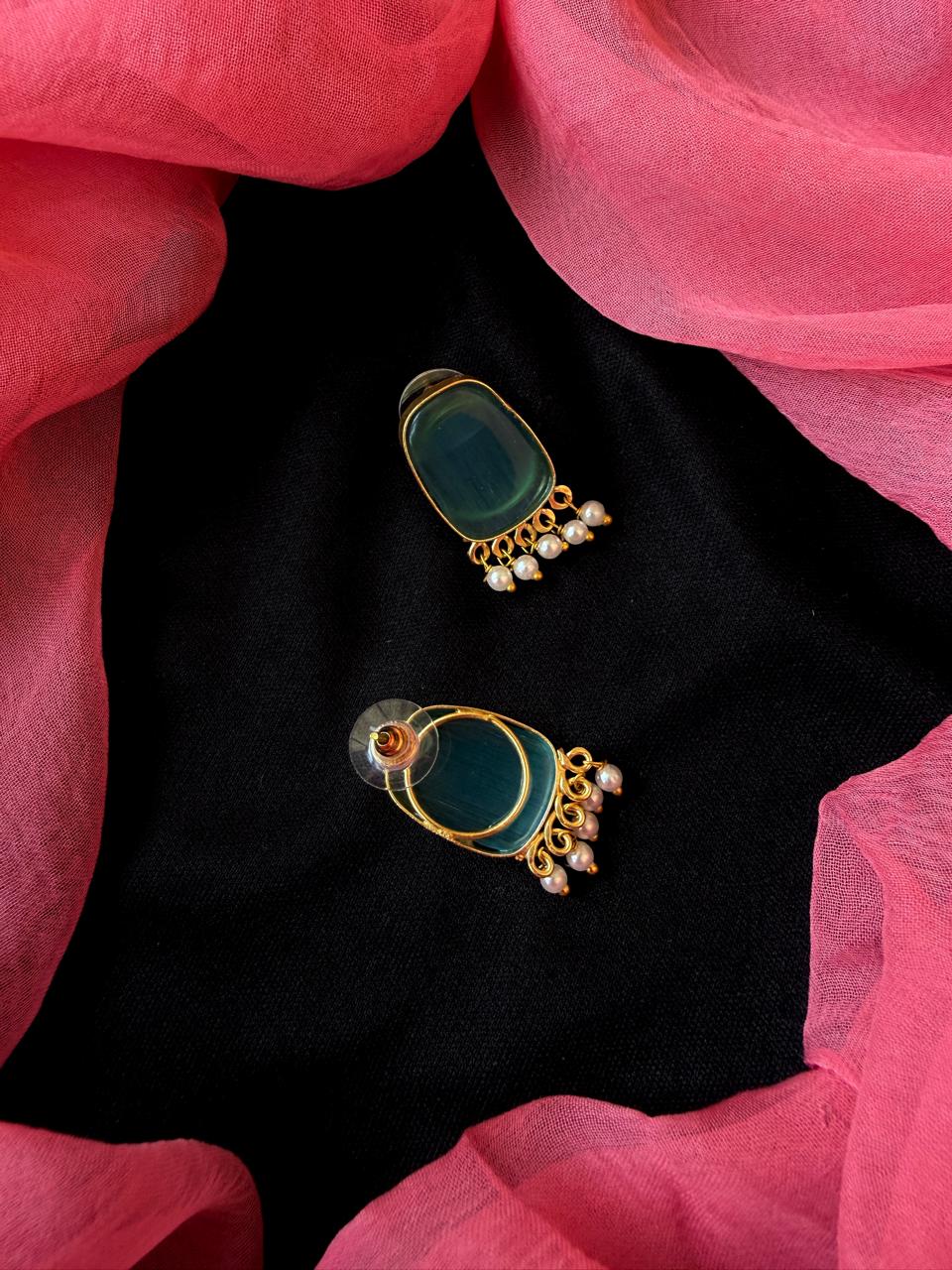 Monalisa Stone with Pearl Pendant chain Necklace and Earring set