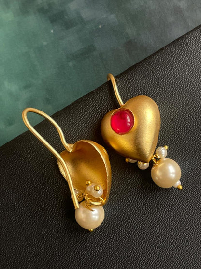Monalisa Stone Heart Shape Golden Stud Pearl Earring