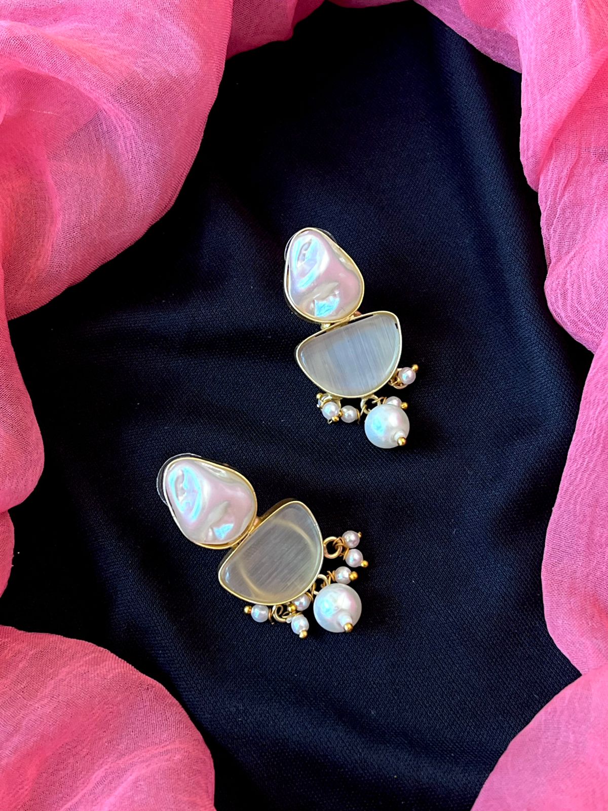 Monalisa Stone with Shell Pearl Pendant Necklace with Earring set