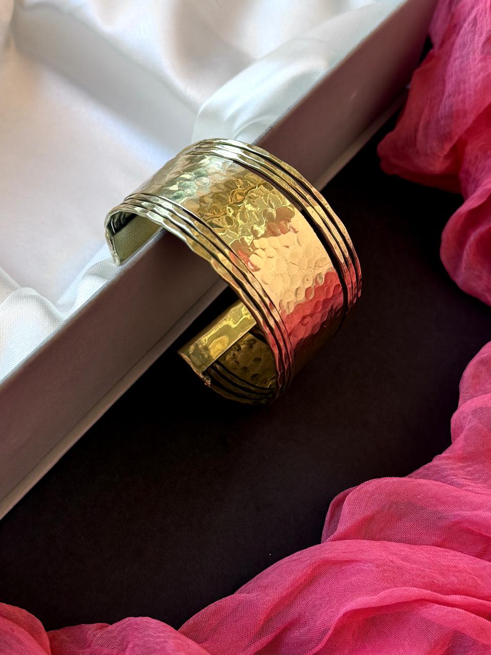 Golden Trendy Openable Kada (1pc)