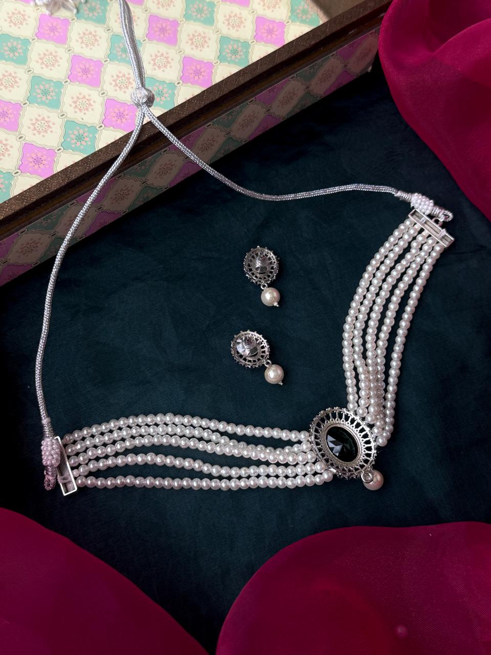 Monalisa Stone Pendant Pearl Mala Choker Necklace with Earring set