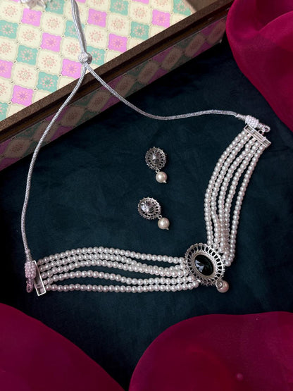 Monalisa Stone Pendant Pearl Mala Choker Necklace with Earring set