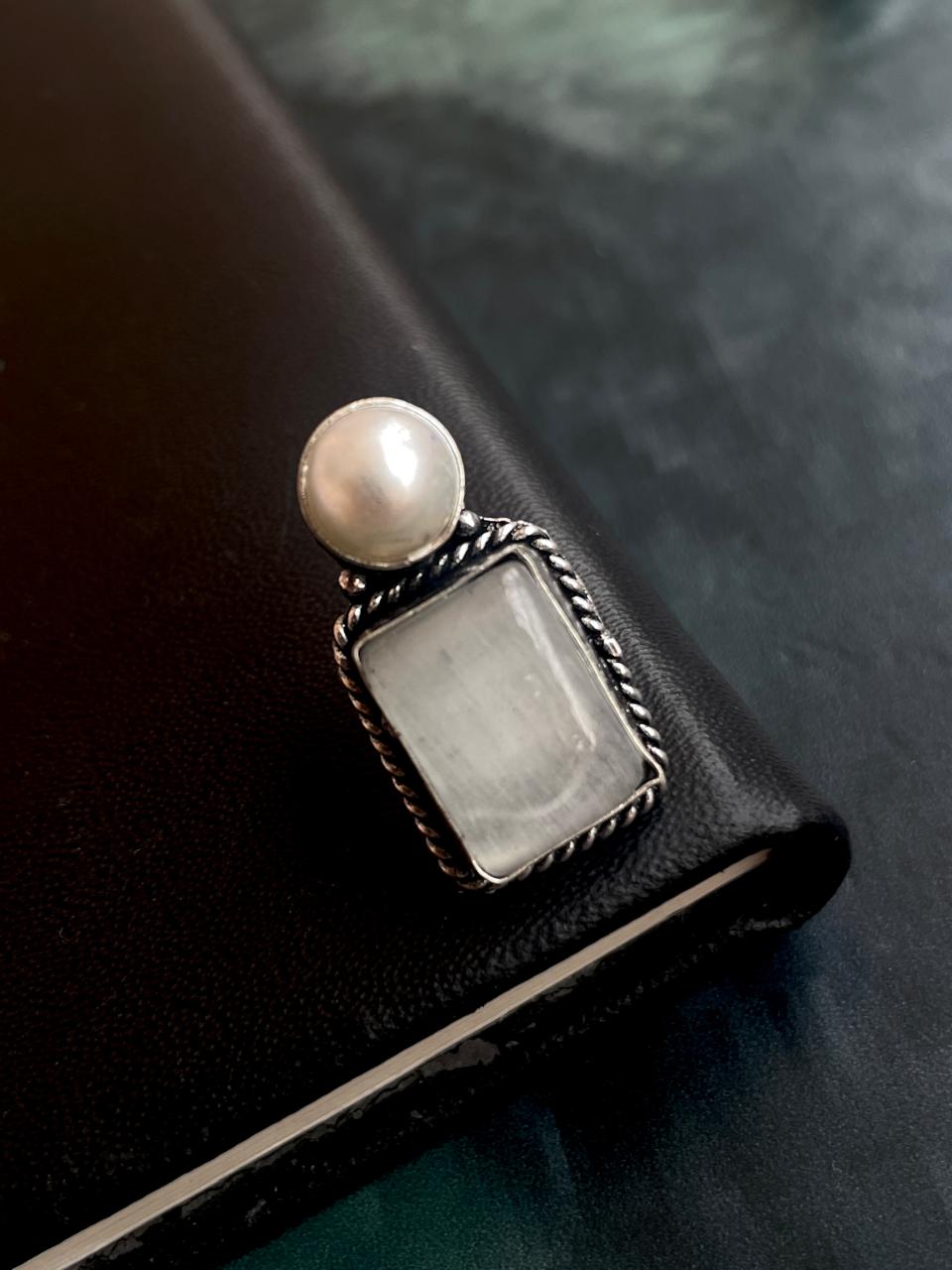 Monalisa Stone with White Pearl Stud Earring