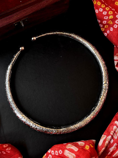 Silver Flower Print Hasli Choker Necklace