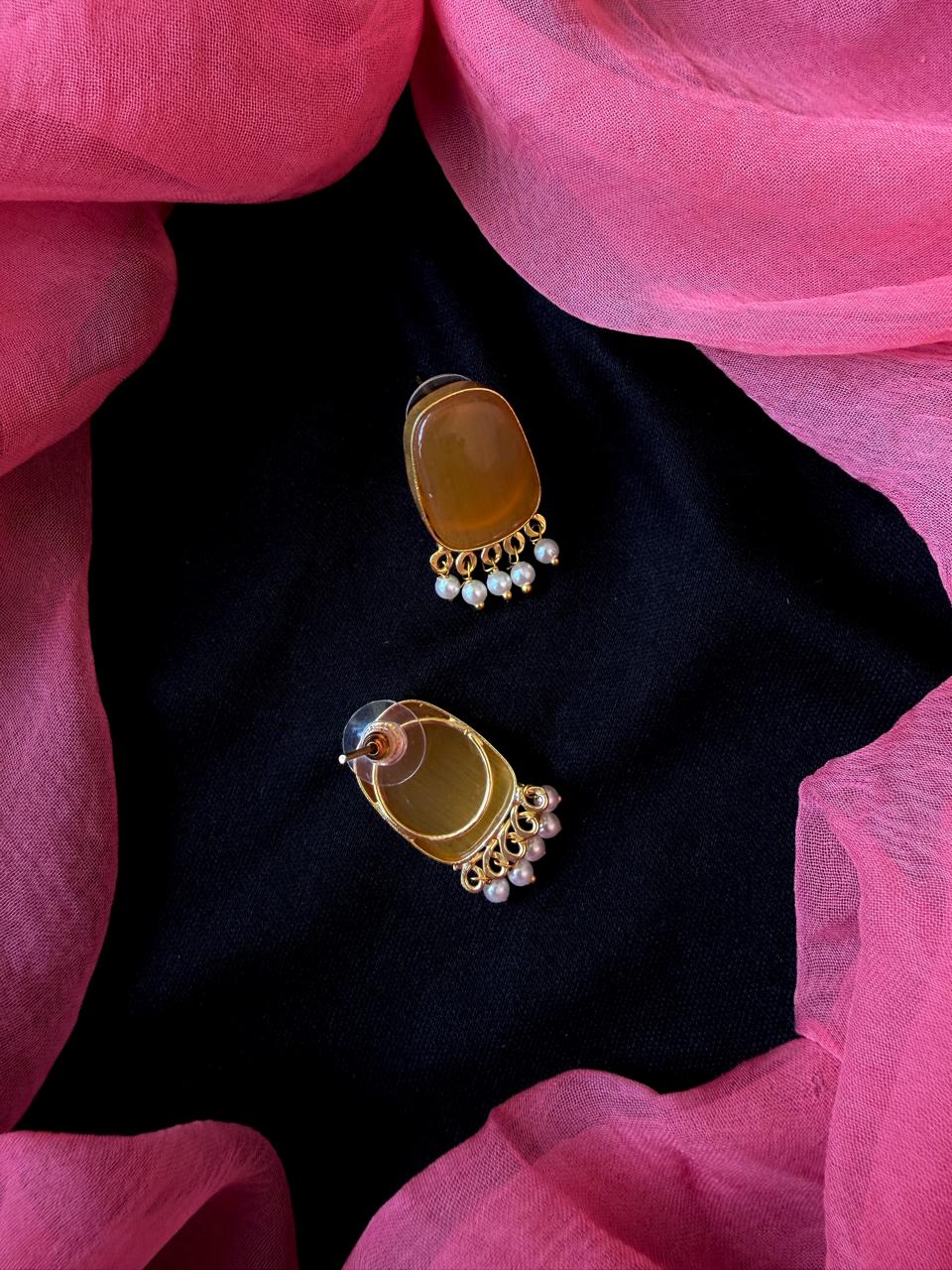 Monalisa Stone with Pearl Pendant chain Necklace and Earring set