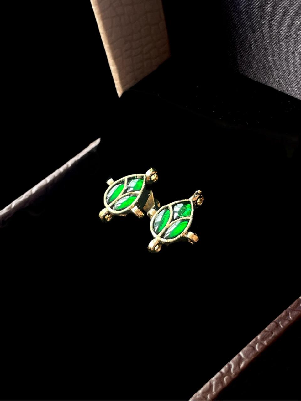 Pachi Kundan Small Stud Earring