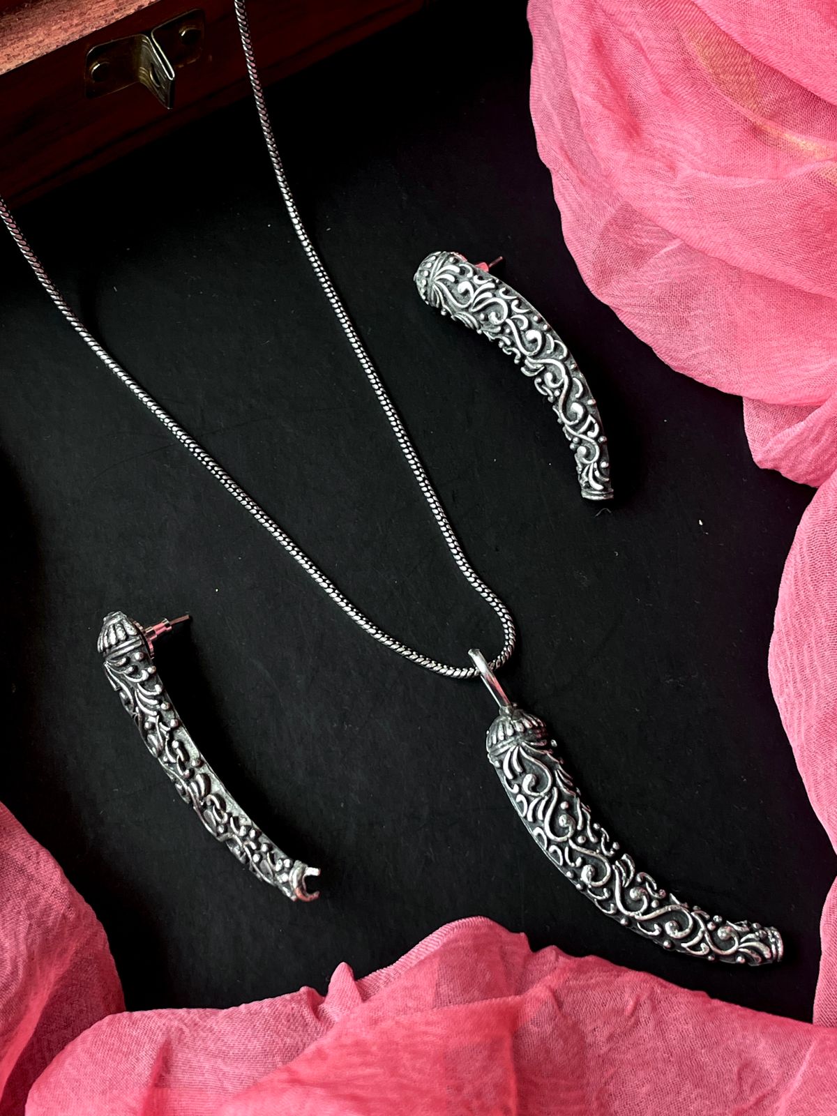 Oxidized Black Polish Pendant Chain Necklace with Earring set