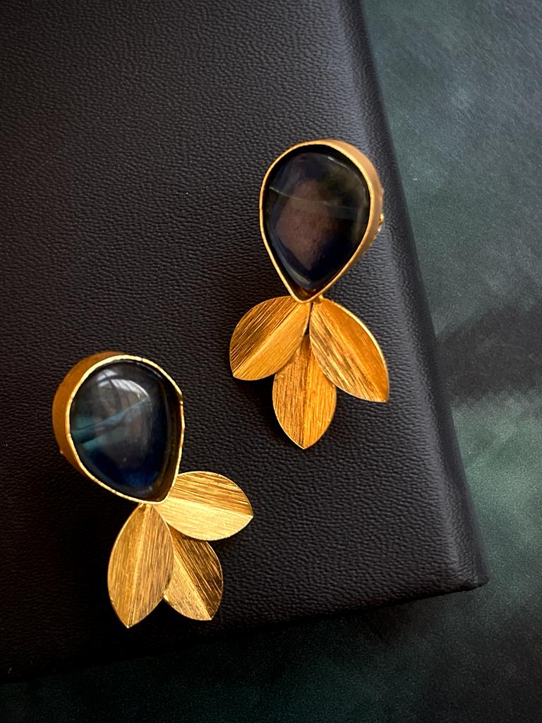 Monalisa Stone Golden Leaf Earring