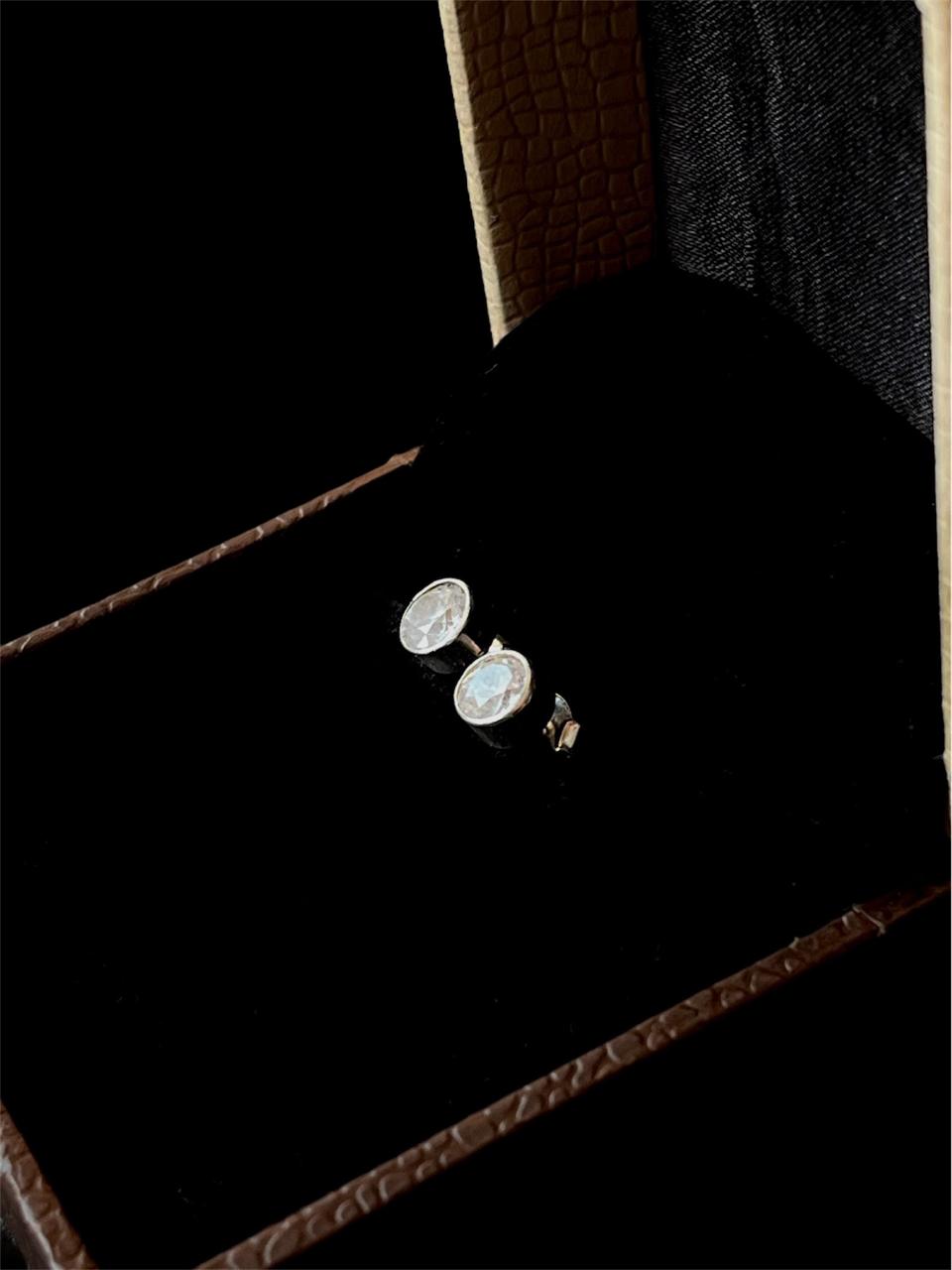 AD Stone 92.5 Silver Round Stud Earring