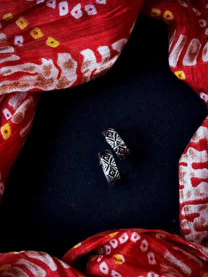 Oxidized set of Toe Ring