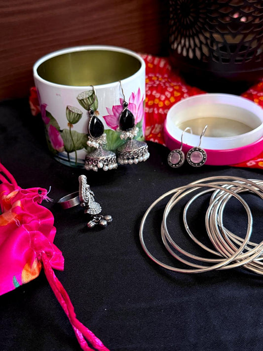 Gift Box (2 pairs Earring, 1 Ring and set of 10 bangles)