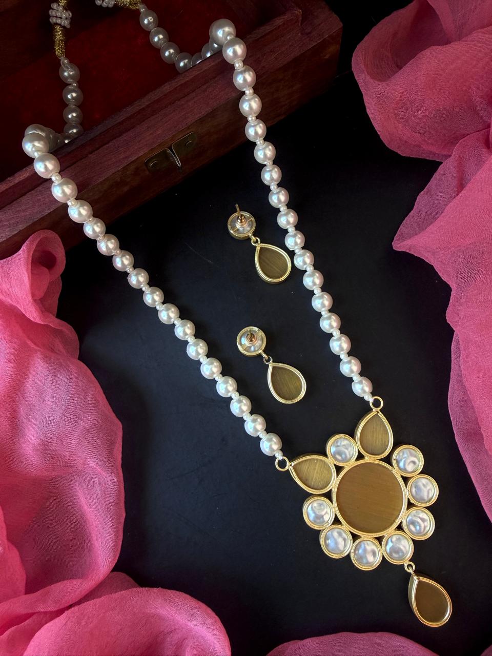 Monalisa Stone Shell Pearl Necklace with Earring set