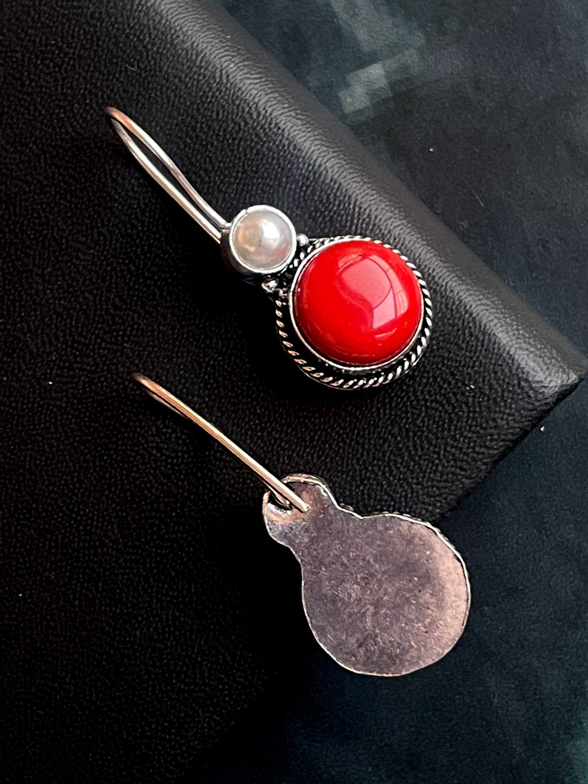 Monalisa Stone with Pearl Earring