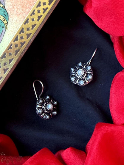 Stone Pearl Oxidized Earring