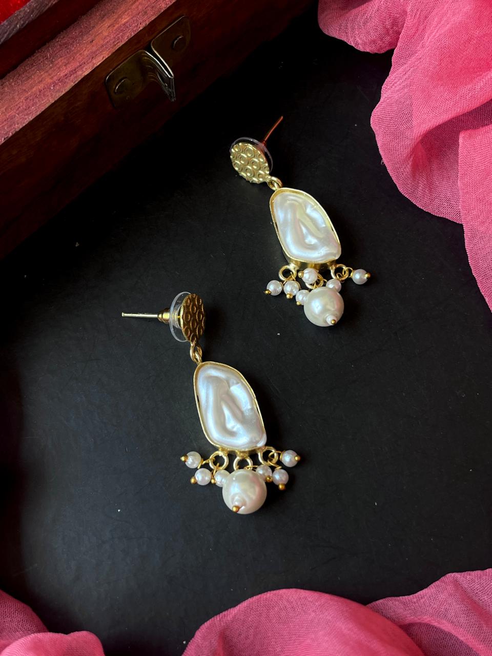 Monalisa Stone Shell Pearl Necklace with Earring set