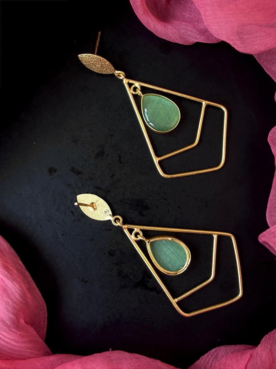 Monalisa Stone Geometrical Golden Earring