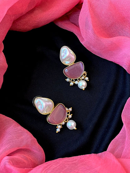 Monalisa Stone with Shell Pearl Pendant Necklace with Earring set