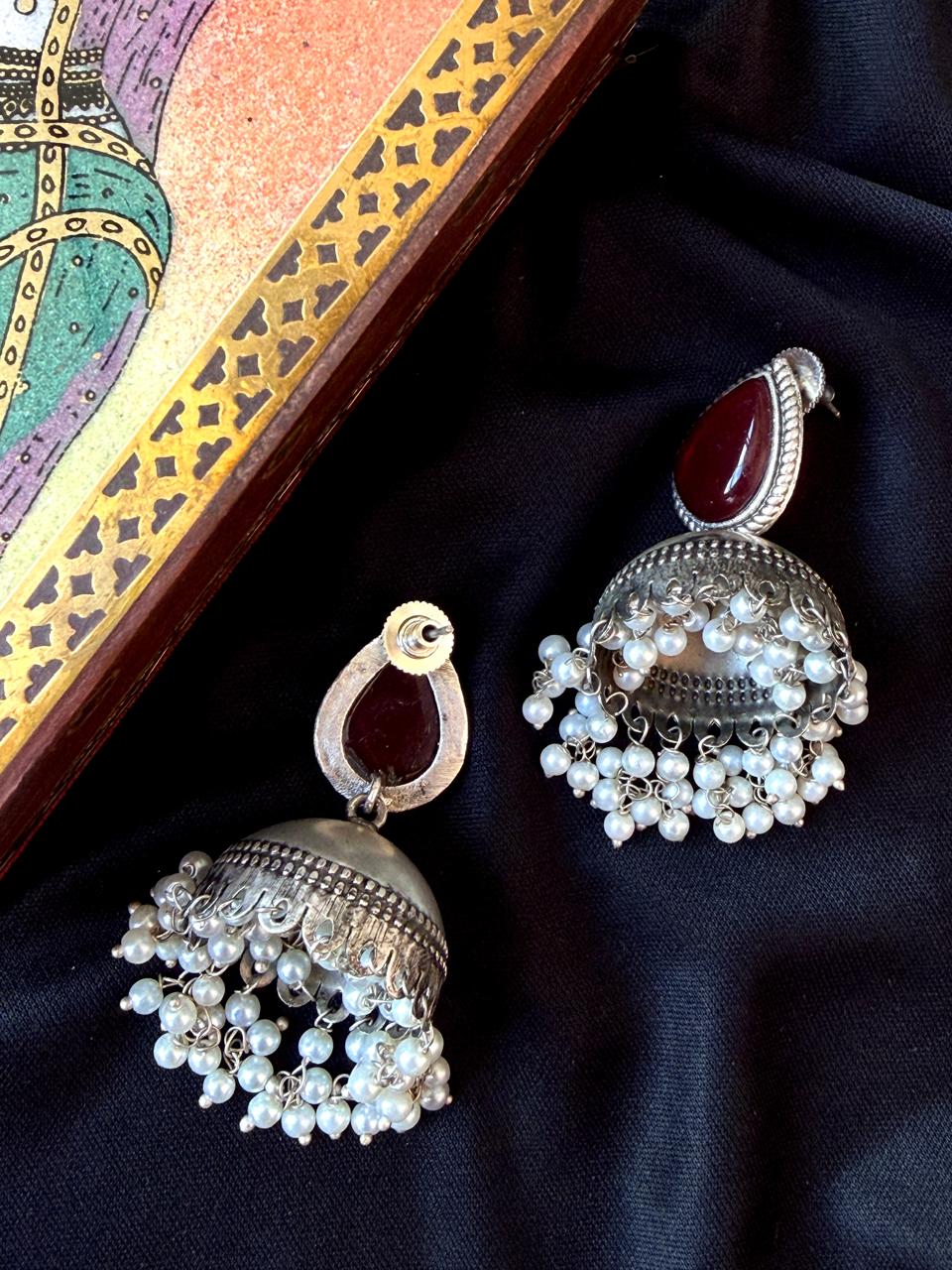 Monalisa Stone Top with Silver Replica Jhumki Earring