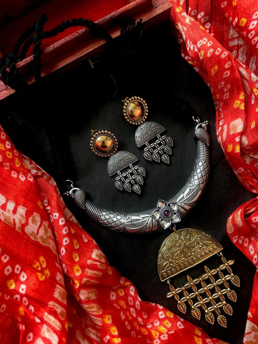 Dual Tone Ethnic Partywear Choker with Earring set