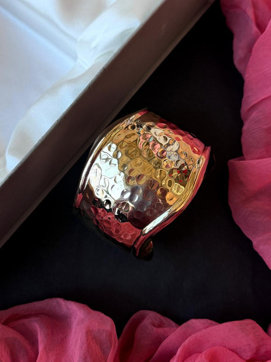 Golden Trendy Openable Kada (1pc)