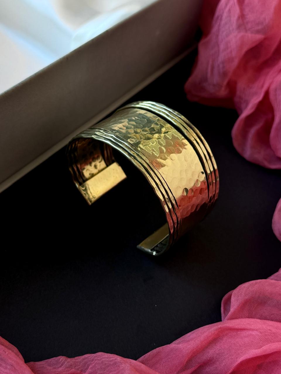 Golden Trendy Openable Kada (1pc)