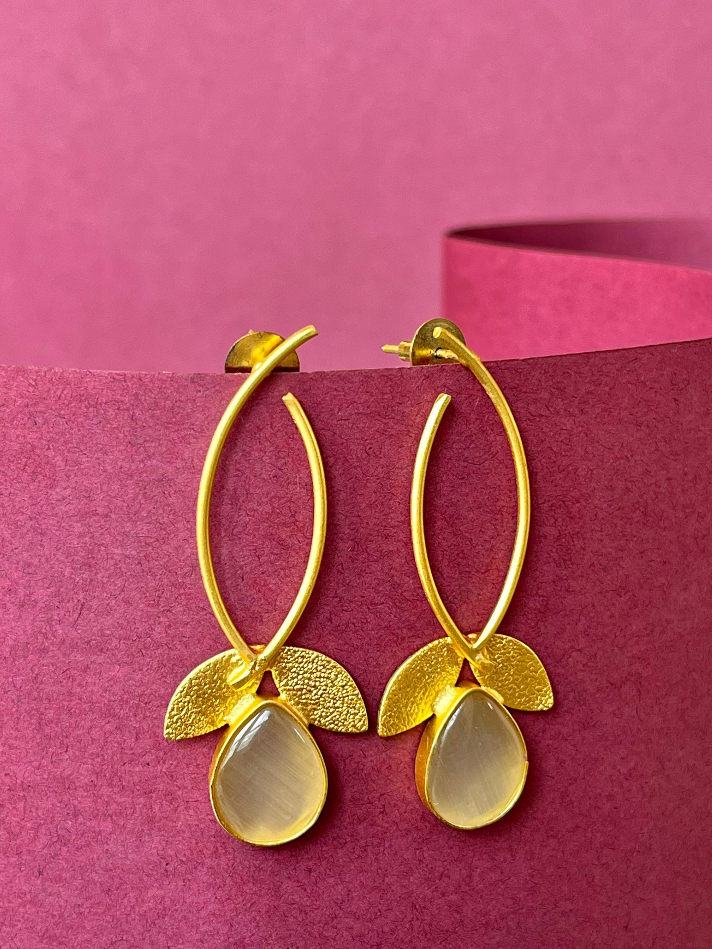 Golden Leaf Earring with Monalisa stone