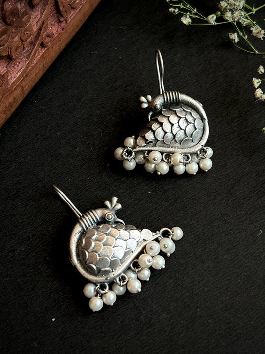 Peacock Shape Black Polished Stud Earring