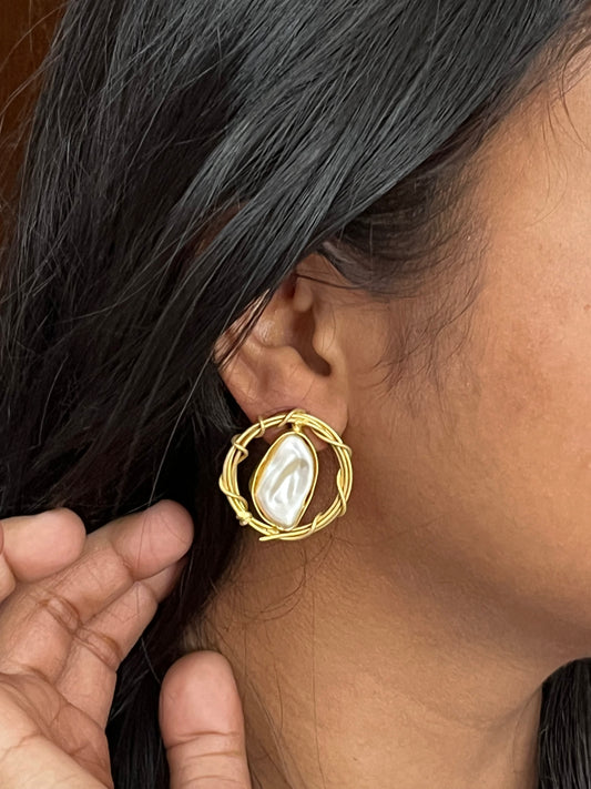 Shell Stone Golden wire Earring