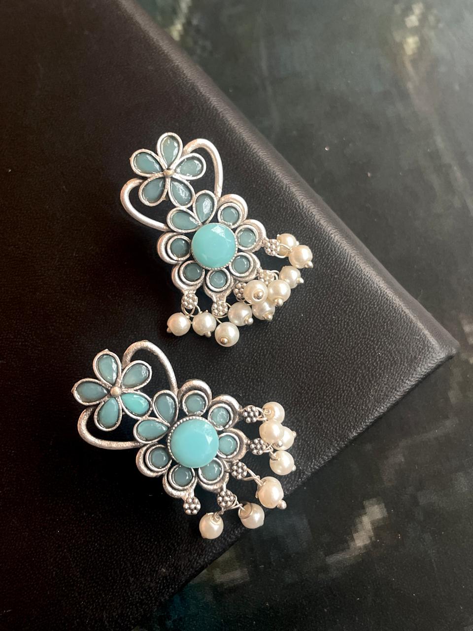 Oxidized Floral Shape Earring