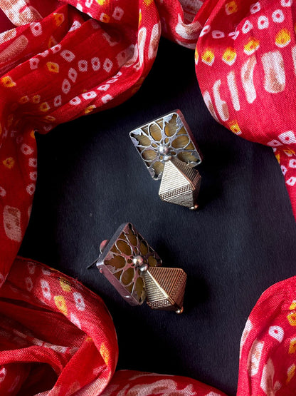 Monalisa Stone Dual Tone Traditional Partywear Earring