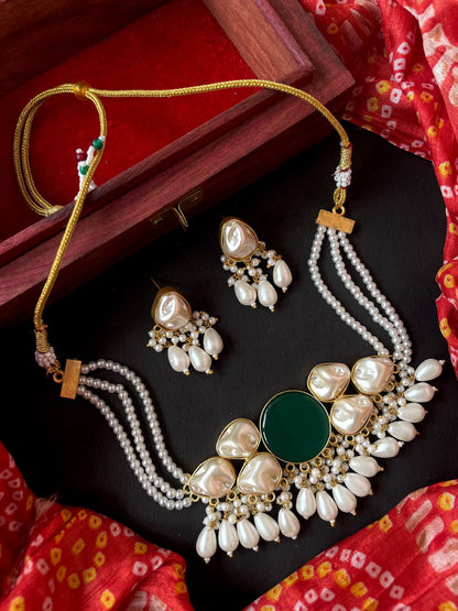 Sea Shell with Big Round Monalisa Stone Choker with Earring set