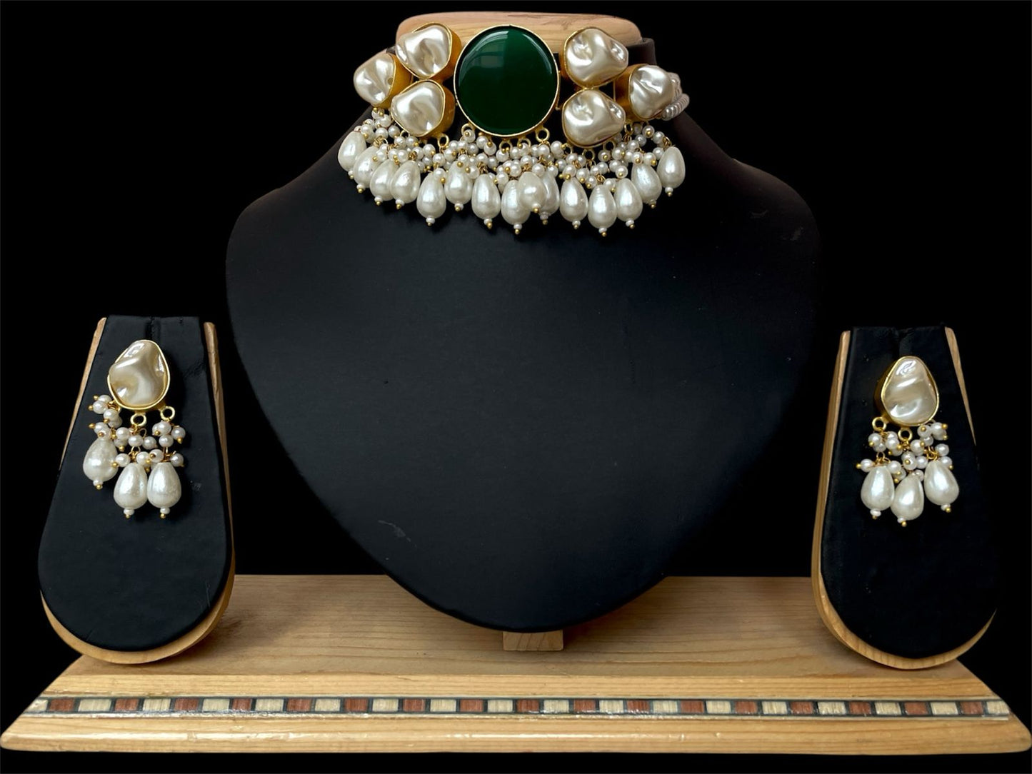 Sea Shell with Big Round Monalisa Stone Choker with Earring set