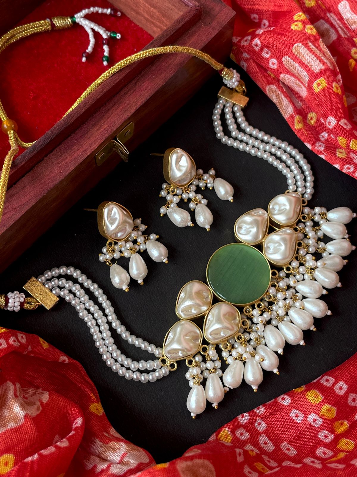 Sea Shell with Big Round Monalisa Stone Choker with Earring set