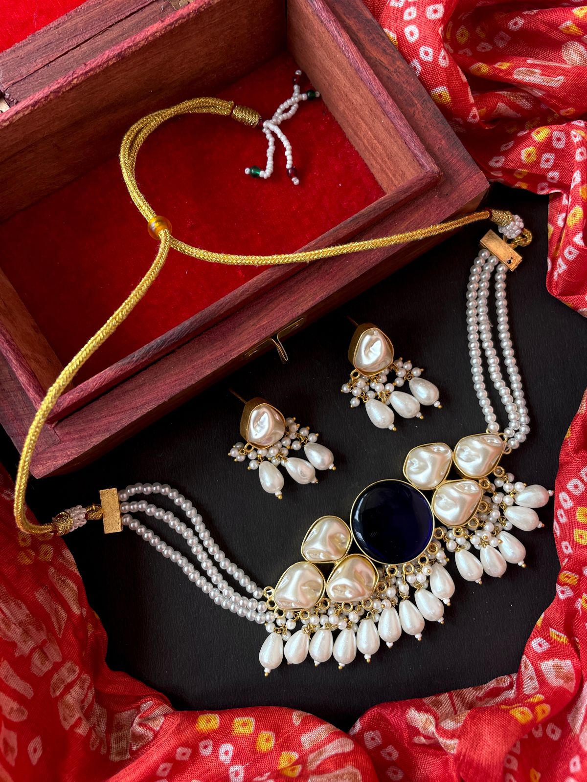 Sea Shell with Big Round Monalisa Stone Choker with Earring set