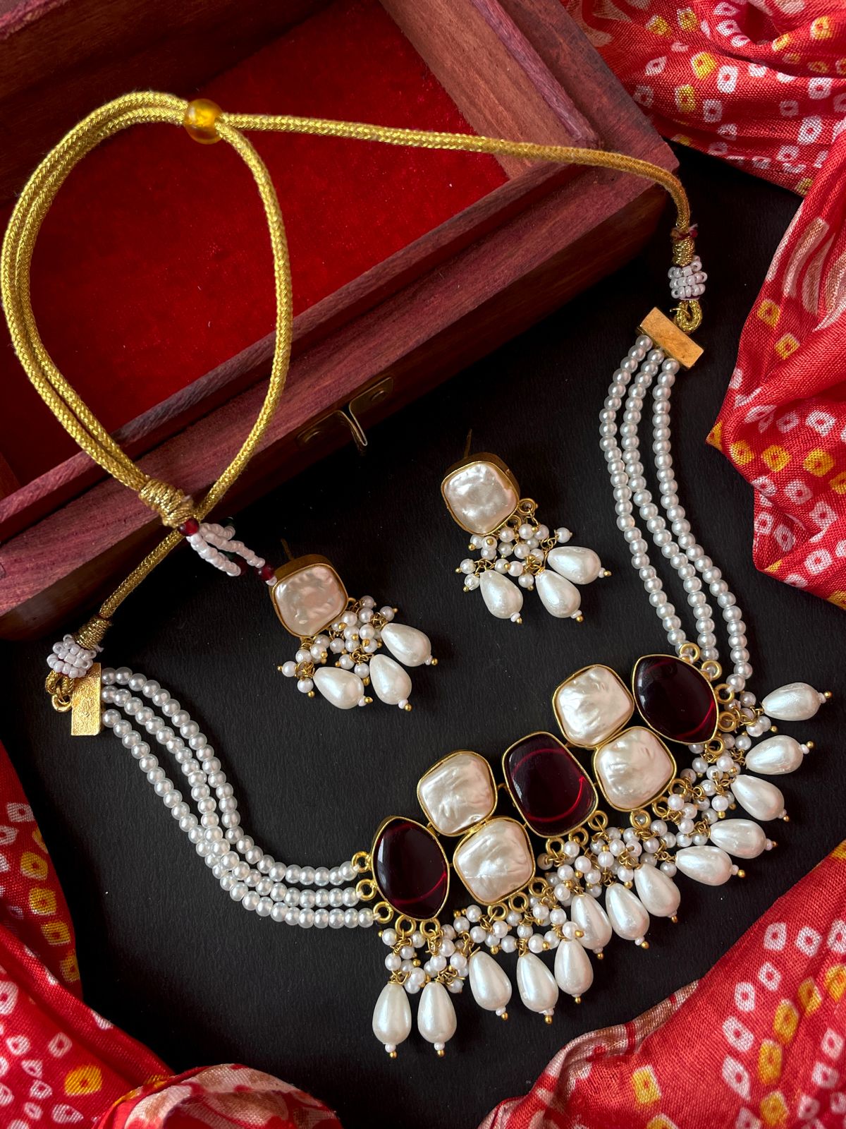 Sea Shell with Monalisa Stone Choker with Earring Set