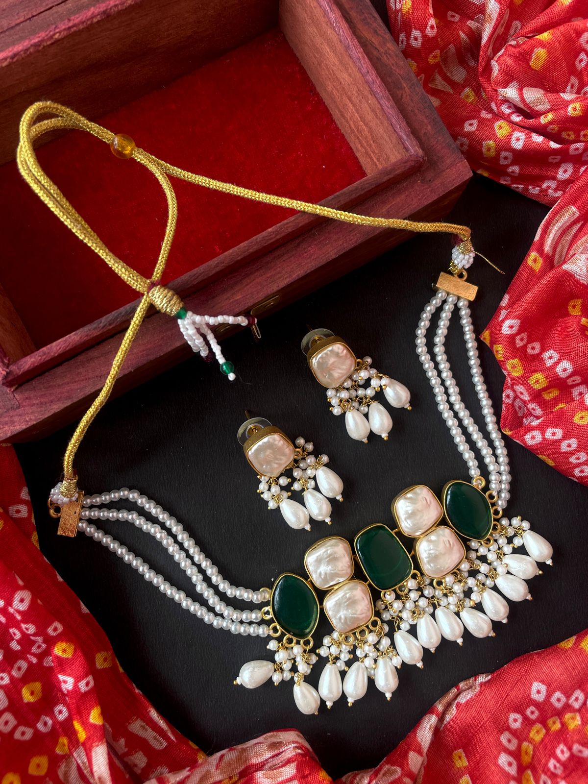 Sea Shell with Monalisa Stone Choker with Earring Set