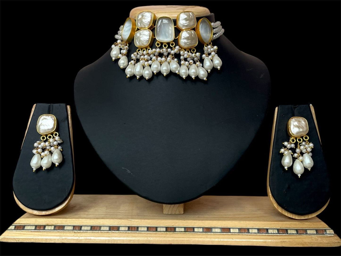 Sea Shell with Monalisa Stone Choker with Earring Set