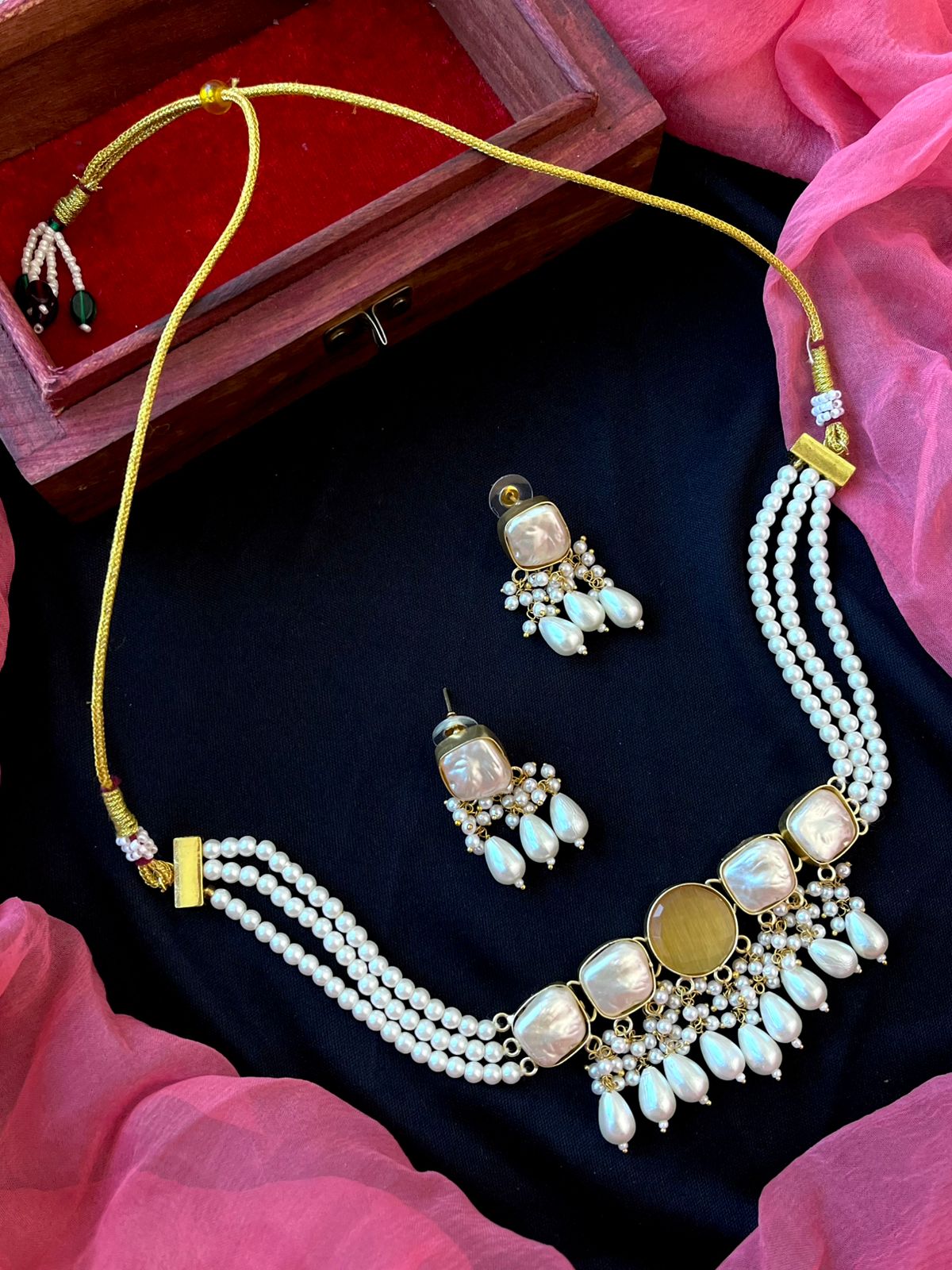 Monalisa Stone with Shell Pearl Choker and Earring set