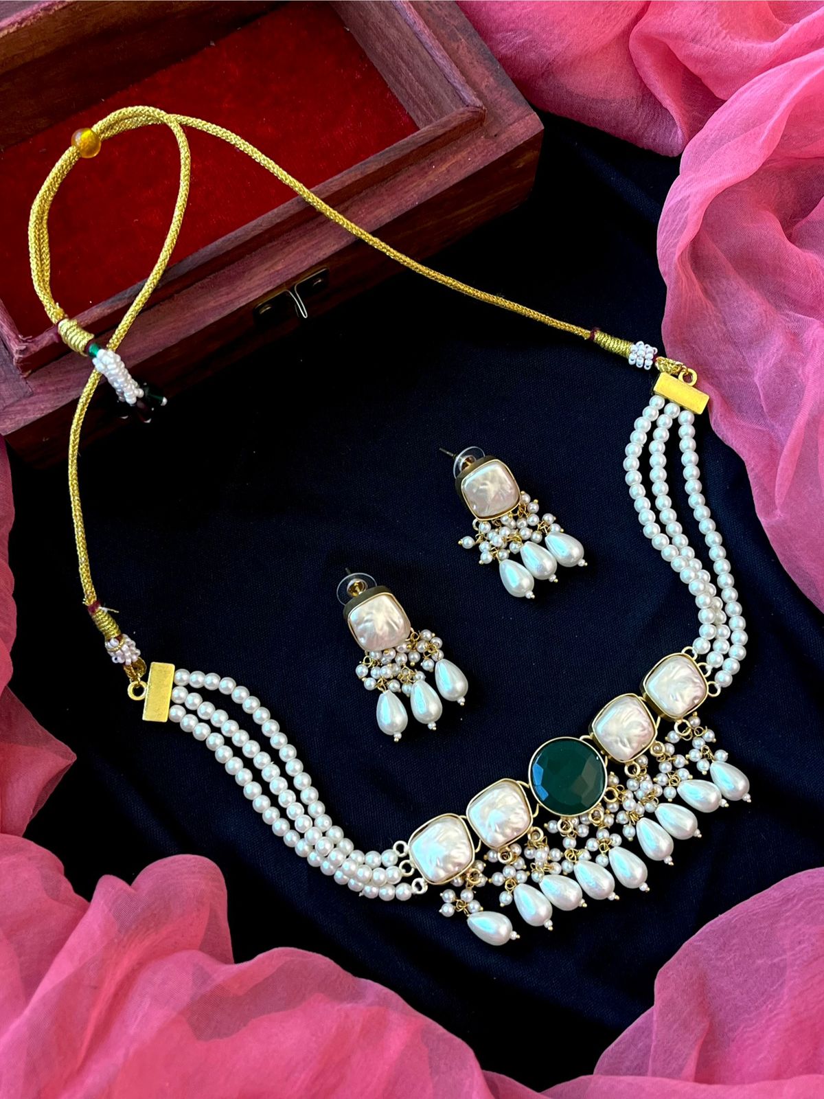 Monalisa Stone with Shell Pearl Choker and Earring set