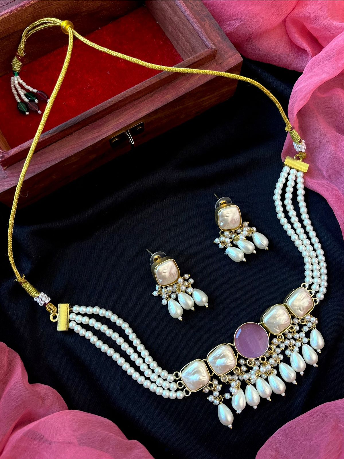 Monalisa Stone with Shell Pearl Choker and Earring set