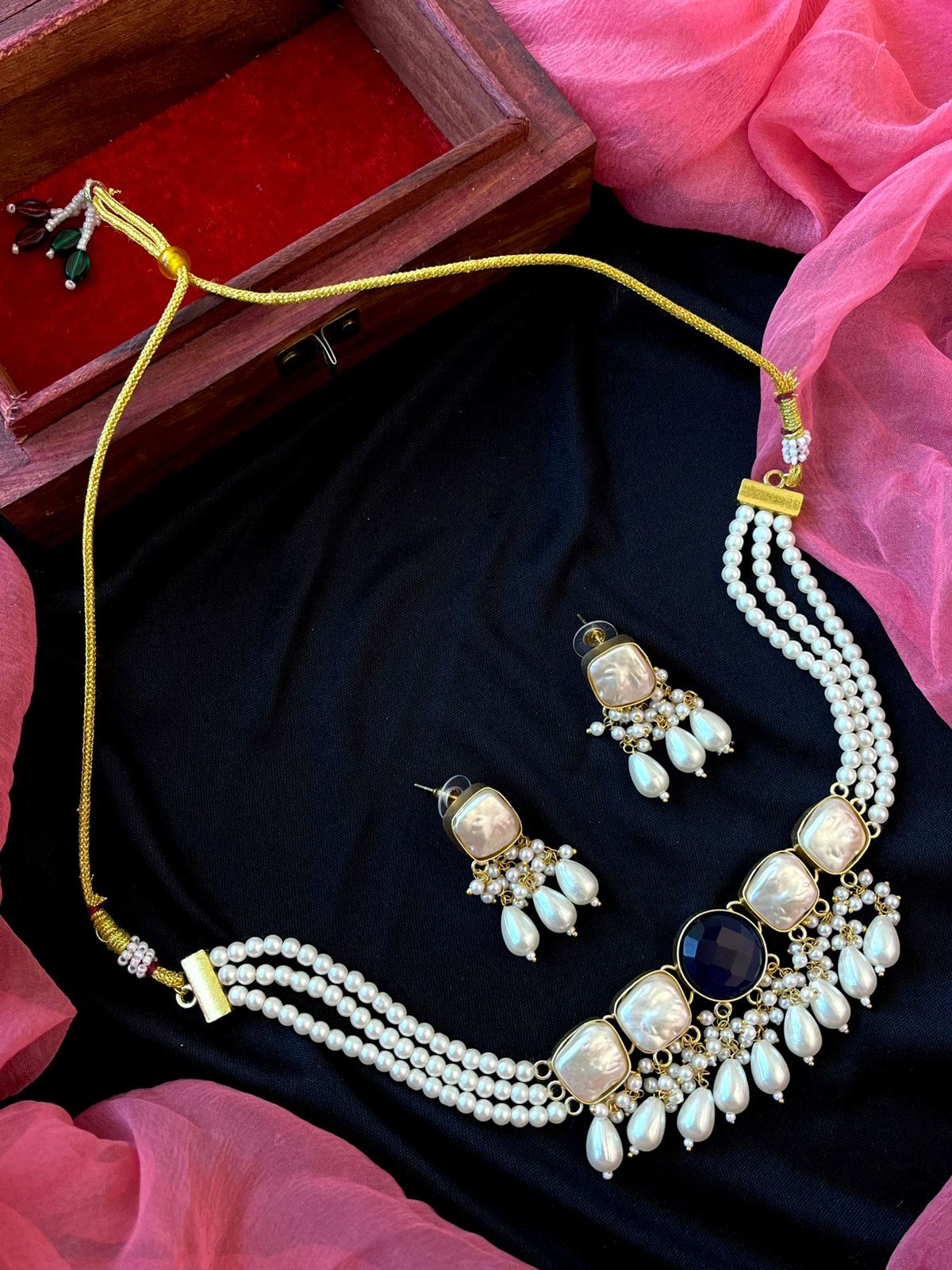 Monalisa Stone with Shell Pearl Choker and Earring set